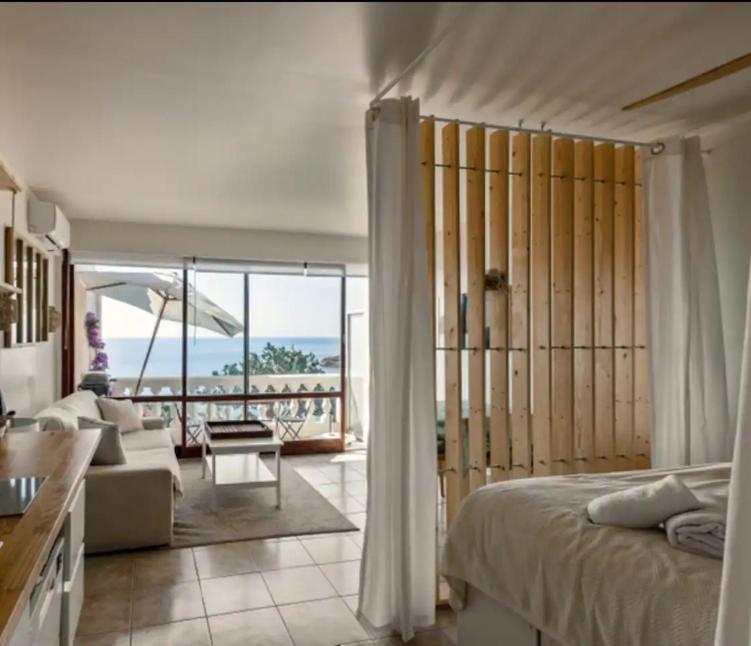 Apartment Petit Paradis Vue Mer- Et Calanques A 3 Mn Saint-Raphael (Var)